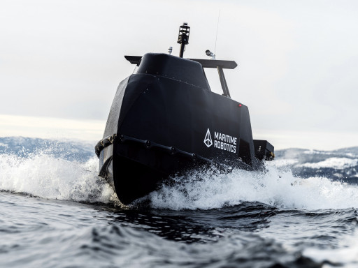 Close-up of the Mariner X vessel slicing through water, emphasizing its stability and hydrodynamic shape.